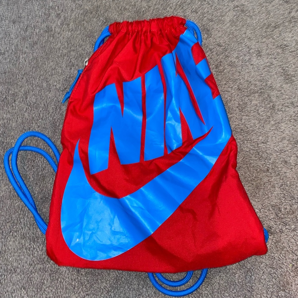 Nike Drawstring Bag - Picture 2 of 4